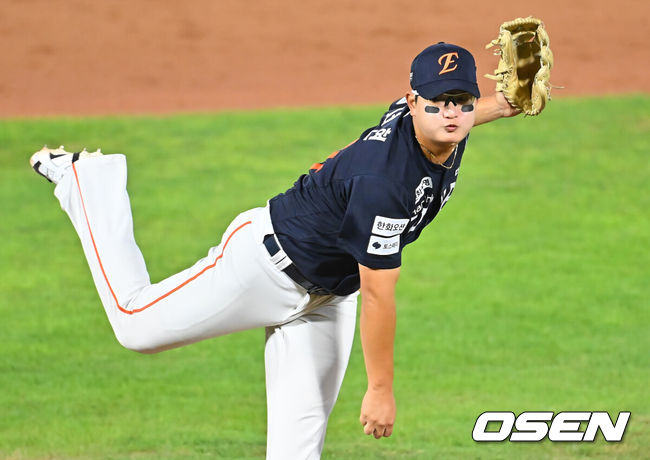 [OSEN=부산, 이석우 기자] 5일 부산 사직야구장에서 2026 신한 SOL KBO 리그 롯데 자이언츠와 한화 이글스의 경기가 열렸다. 홈팀 롯데는 나균안이, 방문팀 한화는 황준서가 선발 출전했다.한화 이글스 김서현이 역투하고 있다. 2026.09.05 / foto0307@osen.co.kr