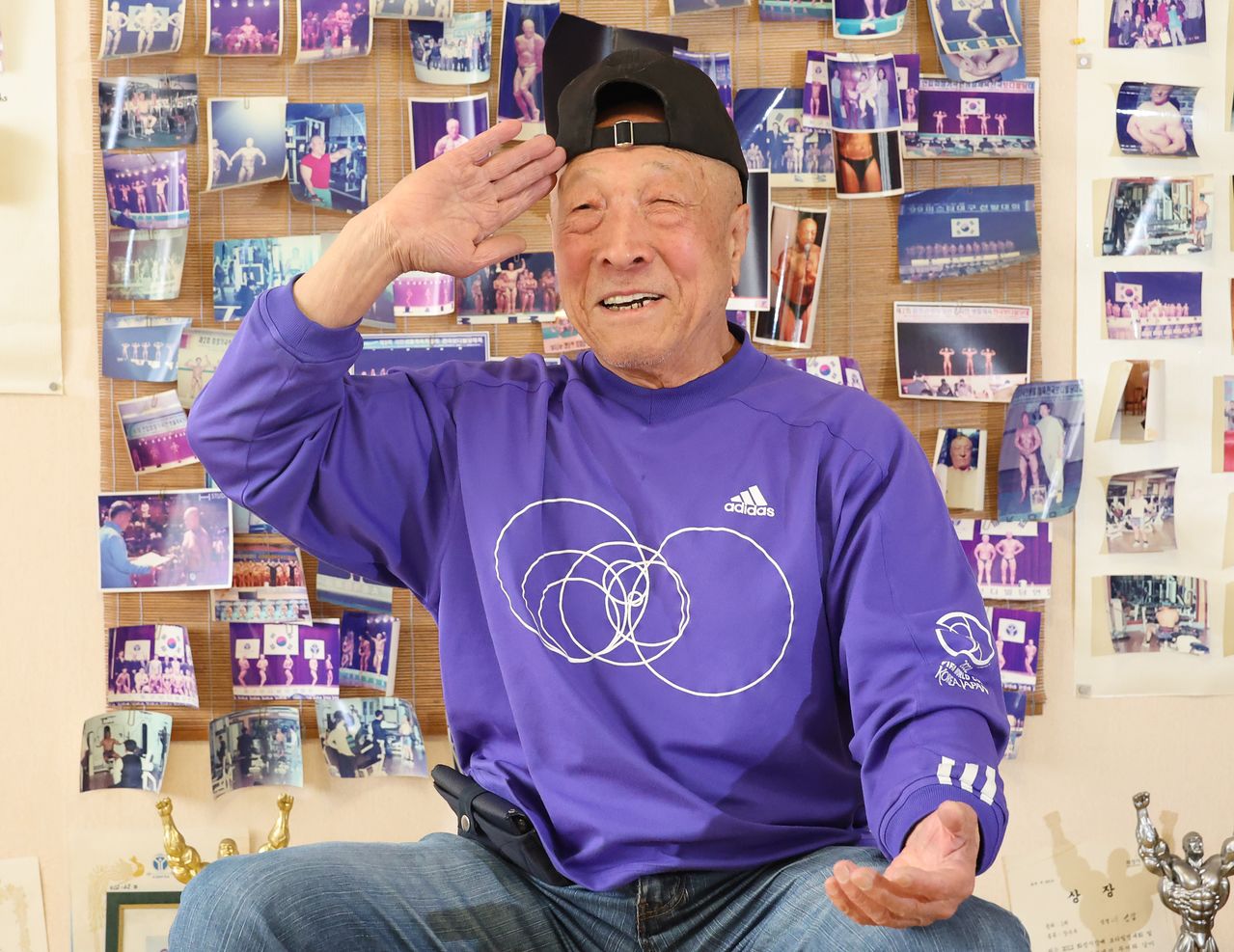  66세에 보디빌더로 데뷔한 서영갑씨는 1936년생, 올해로 90세다. 그는 "근육에 나이가 없다"며 "근육은 움직인 만큼 붙는다"고 강조했다. 송봉근 객원기자