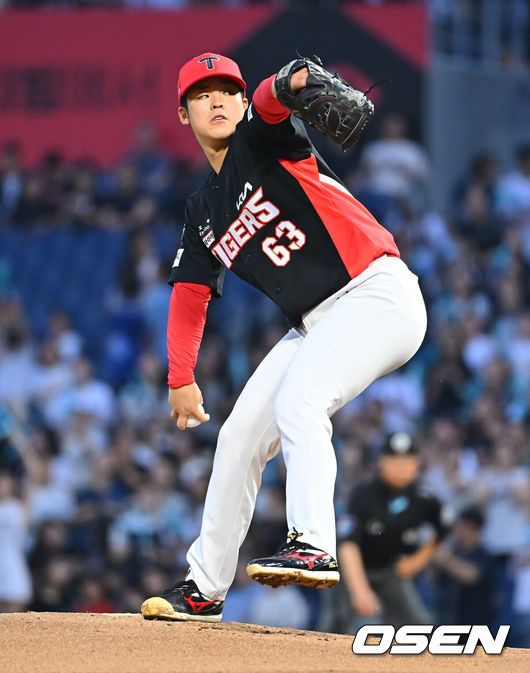 [OSEN=창원, 이석우 기자] 2일 창원NC파크에서 2026 신한 SOL KBO 리그 NC 다이노스와 KIA 타이거즈의 경기가 열렸다. 홈팀 NC는 토다가, 방문팀 KIA는 시라카와가 선발 출전했다. KIA 타이거즈 선발투수 시라카와가 역투하고 있다. 2026.09.02 / foto0307@osen.co.kr