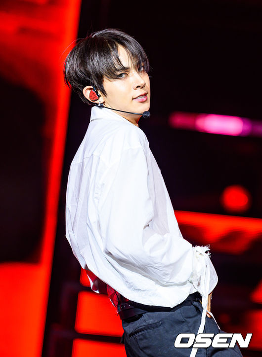 [OSEN=박준형 기자] 7일 오후 서울 동대문구 경희대학교 평화의 전당에서 에반 미니 1집 ‘DEATH OF ME’ 발매 기념 미디어 쇼케이스가 진행됐다.미니 1집 ‘DEATH OF ME’는 지난 3월 엔하이픈에서 탈퇴한 후 희승이 아닌 ‘에반’의 확장된 음악 세계를 증명하는 앨범이다.가수 에반이 멋진 무대를 펼치고 있다.  2026.09.07 / soul1014@osen.co.kr