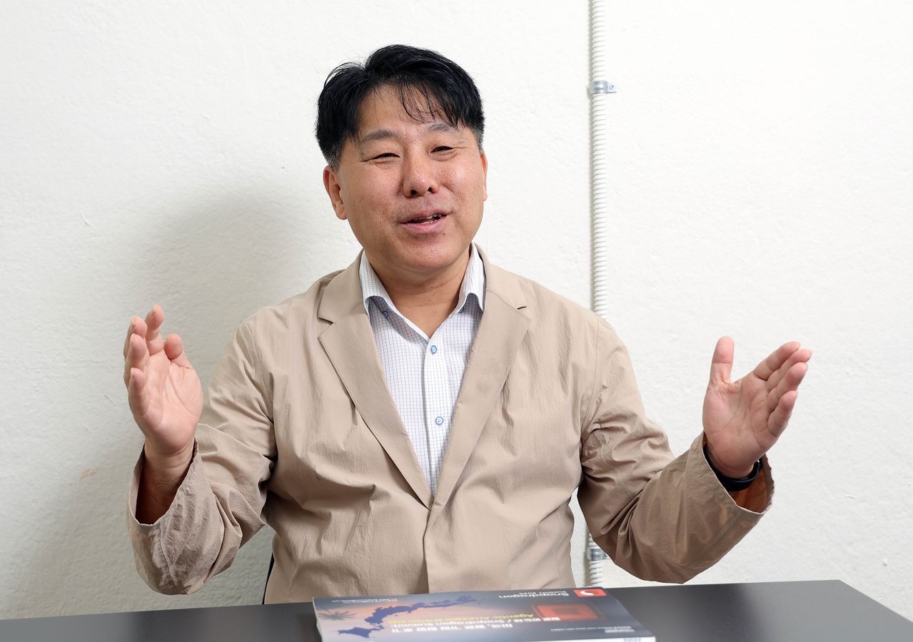 31년 경력의 반도체 애널리스트 출신인 노근창 전 현대차증권센터장이 서울 서소문 한 공유오피스에서 중앙일보와 인터뷰 하고 있다. 강정현 기자