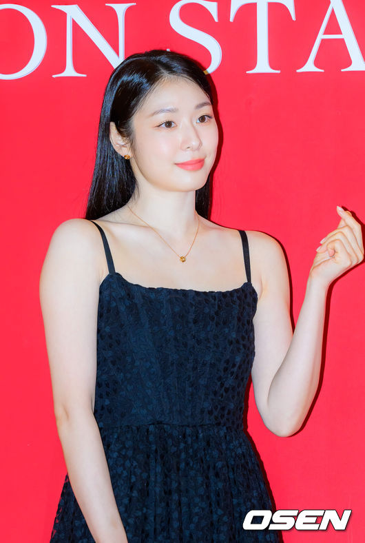 [OSEN=박준형 기자] 7일 오후 서울 잠실 롯데월드몰에서 뷰티 브랜드 포토월 행사가 진행됐다.이날 행사에는 뉴진스 해린과 김연아, 레드벨벳 조이, 배우 남주혁, 신예은, 김재원, 모델 아이린, 배윤영이 참석했다. 김연아가 포즈를 취하고 있다.    2026.09.07 / soul1014@osen.co.kr