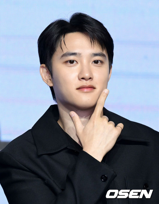 [OSEN=조은정 기자]디즈니+ 오리지널 시리즈 ‘조각도시’ 제작발표회가 서울 영등포구 여의도 콘래드 서울에서 열렸다.‘조각도시’는 평범한 삶을 살던 태중(지창욱)이 어느 날 억울하게 흉악한 범죄에 휘말려 감옥에 가게 되고, 모든 것은 요한(도경수)에 의해 계획되었다는 것을 알게 되면서 그를 향한 복수를 실행하는 액션 드라마를 그린 작품이다. 이날 현장에는 지창욱, 도경수,김종수,조윤수그리고이광수가 참석했다.배우 도경수가 포즈를 취하고 있다. 2025.11.03 /cej@osen.co.kr