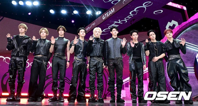 [OSEN=최규한 기자] 그룹 &TEAM(앤팀)이 8일 오후 서울 상암동 SBS프리즘타워 오디토리움에서 한국 미니 2집 'Mark on Me’(마크온미) 발매 쇼케이스를 가졌다.  2022년 일본에서 데뷔한 &TEAM은 탄탄한 팀워크와 압도적인 퍼포먼스를 바탕으로 한국과 아시아를 넘어 미국까지 활동 반경을 넓히고 있다.  앤팀 멤버들이 포토타임을 하고 있다. 2026.09.08 / dreamer@osen.co.kr