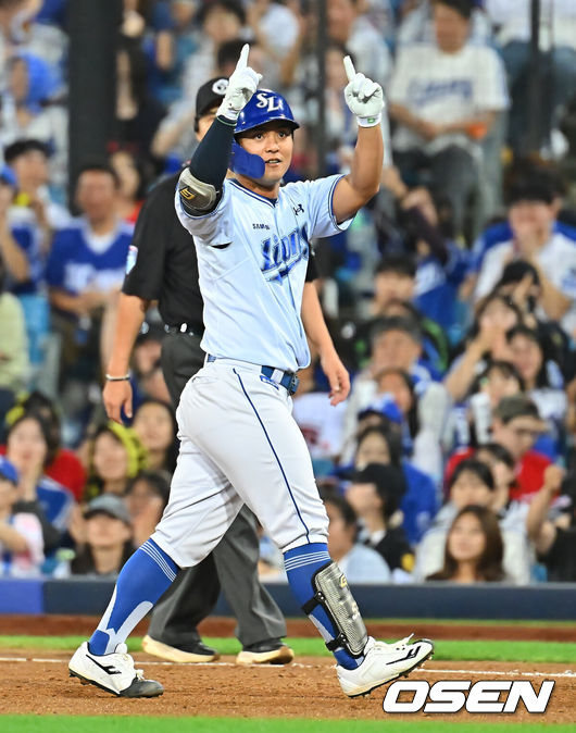 [OSEN=대구, 이석우 기자] 8일 대구삼성라이온즈파크에서 2026 신한 SOL KBO 리그 삼성 라이온즈와 KIA 타이거즈의 경기가 열렸다. 홈팀 삼성은 최원태가, 방문팀 KIA는 시라카와가 선발 출전했다. 삼성 라이온즈 양우현이 4회말 2사 3루 좌익수 앞 1타점 안타를 치고 세리머니를 하고 있다. 2026.09.08 / foto0307@osen.co.kr