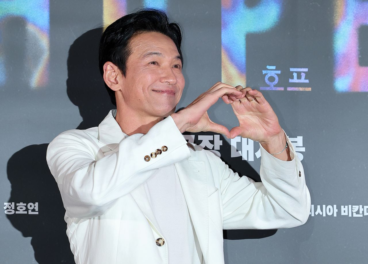 배우 황정민이 지난 7월 6일 오후 서울 강남구 메가박스 코엑스에서 열린 영화 '호프'(HOPE) 언론시사회에 참석해 포즈를 취하고 있다. 뉴스1