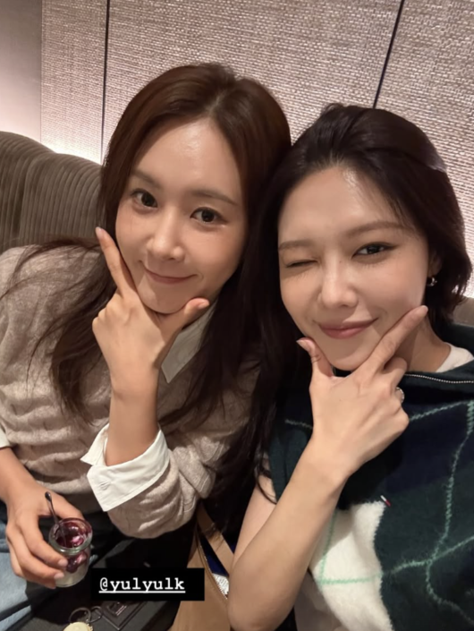Girls Generation Sooyoung and Yuri