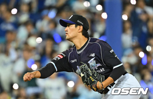 [OSEN=대구, 이석우 기자] 9일 대구삼성라이온즈파크에서 2026 신한 SOL KBO 리그 삼성 라이온즈와 KT 위즈의 경기가 열렸다. 홈팀 삼성은 원태인이, 방문팀 KT는 고영표가 선발 출전했다. KT 위즈 선발 투수 고영표가 역투하고 있다. 2026.09.09 / foto0307@osen.co.kr