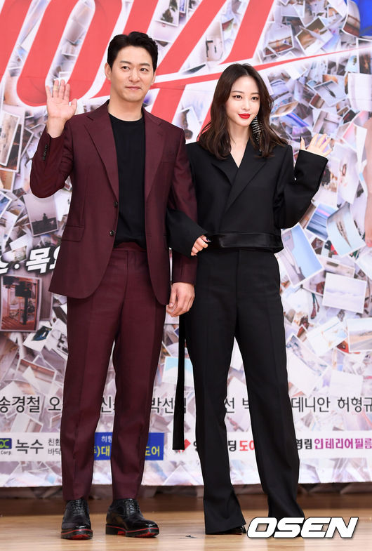 [OSEN=이대선 기자] 6일 오후 서울 목동SBS에서 SBS 수목드라마 '빅이슈' 제작발표회가 열렸다.배우 주진모와 한예슬이 포토타임을 갖고 있다./sunday@osen.co.kr
