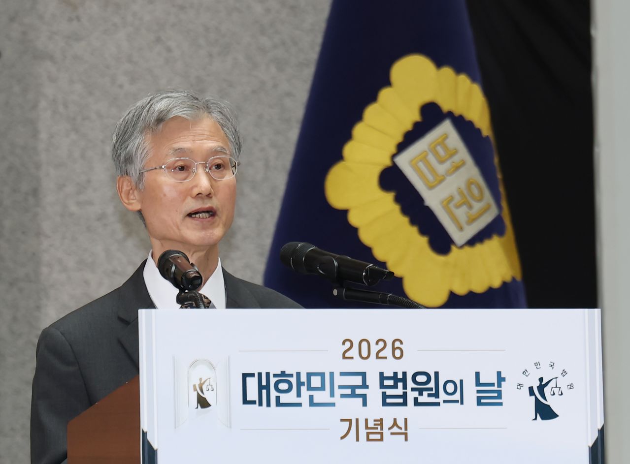 조희대 대법원장이 11일 서울 서초구 대법원에서 열린 제12회 대한민국 법원의 날 기념식에서 기념사를 하고 있다. 뉴스1