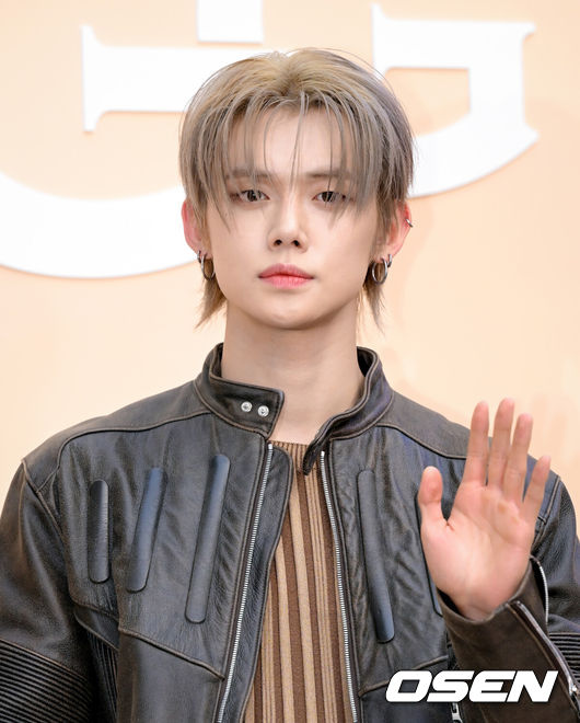 [a[OSEN=조은정 기자]30일 서울 강남구 한 의류브랜드 매장에서 제품 협업 런칭 기념 행사가 열렸다.이날 행사에는 TXT 연준, 아이들 소연, 아이브 레이, 배우 정채연, 문상민이 참석했다.TXT 연준이 포즈를 취하고 있다. 2025.10.30 /cej@osen.co.kr