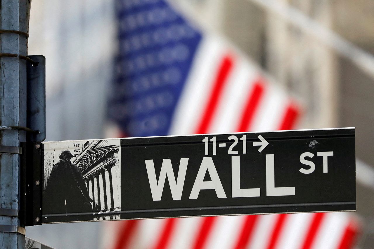 뉴욕증권거래소(NYSE) 앞 월스트리트 거리 표지판. REUTERS=연합뉴스