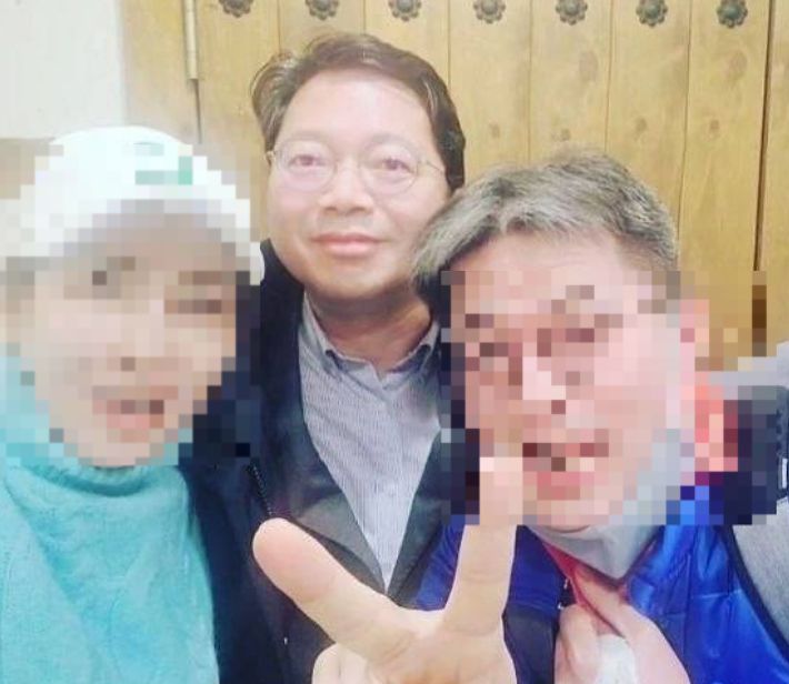 김승원 법무부 장관 후보자가 2022년 2월 브로커 양모씨(왼쪽), 정모 부장판사와 찍은 사진. 인스타그램 캡처
