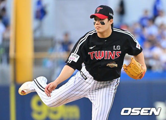 [OSEN=대구, 이석우 기자] 13일 대구삼성라이온즈파크에서 2026 신한 SOL KBO 리그 삼성 라이온즈와 LG 트윈스의 경기가 열렸다. 홈팀 삼성은 최원태가, 방문팀 LG는 임찬규가 선발 출전했다. LG 트윈스 선발 투수 임찬규가 역투하고 있다. 2026.09.13 / foto0307@osen.co.kr