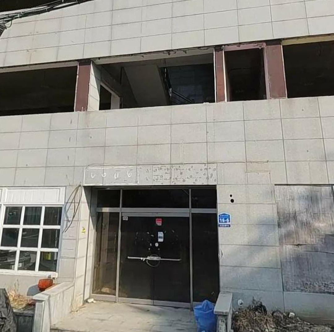 A씨가 노숙하던 춘천의 한 폐건물. [사진 춘천경찰서]