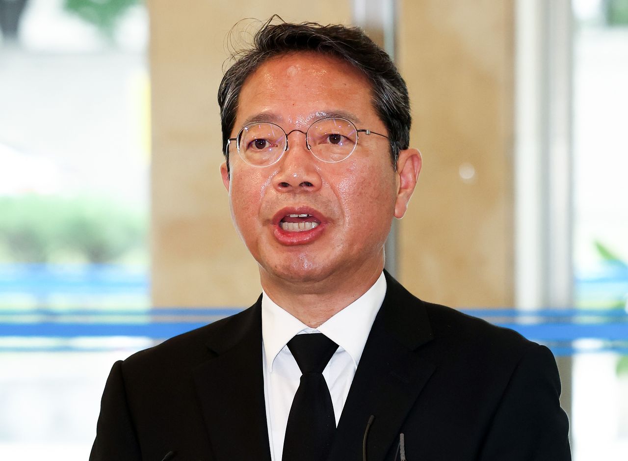 김승원 법무부 장관 후보가 14일 오전 서울 종로구 적선현대빌딩에 마련된 인사청문회 준비 사무실로 출근하며 취재진 앞에서 발언하고 있다. 뉴스1
