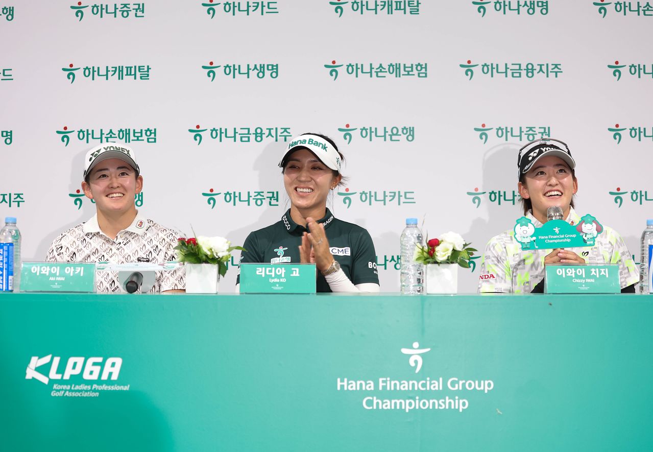 이와이 아키와 리디아 고, 이와이 치지(왼쪽부터). 사진 KLPGA