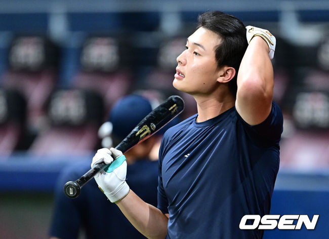 [OSEN=고척, 최규한 기자] 류지현 감독이 이끄는 2026 아이치·나고야 아시안게임 야구 대표팀이 16일 오후 서울 고척스카이돔에서 훈련을 가졌다.야구 대표팀은 오는 18일 나고야로 이동한 뒤 21일 B조 조별예선 대만전, 22일 홍콩전, 23일 태국전을 치른 뒤 25일부터 26일까지 슈퍼라운드를 거쳐 27일 메달 결정전을 펼친다. 야구 대표팀 윤동희가 타격 훈련을 펼치고 있다. 2026.09.16 / dreamer@osen.co.kr
