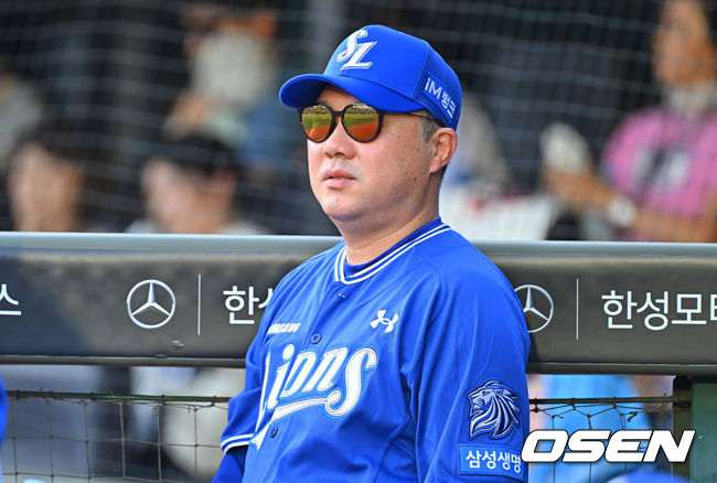 [OSEN=부산, 이석우 기자] 31일 부산 사직야구장에서 2026 신한 SOL KBO 리그 롯데 자이언츠와 삼성 라이온즈의 경기가 열렸다. 삼성 라이온즈 박진만 감독이 경기를 지켜보고 있다. 2026.07.31 / foto0307@osen.co.kr