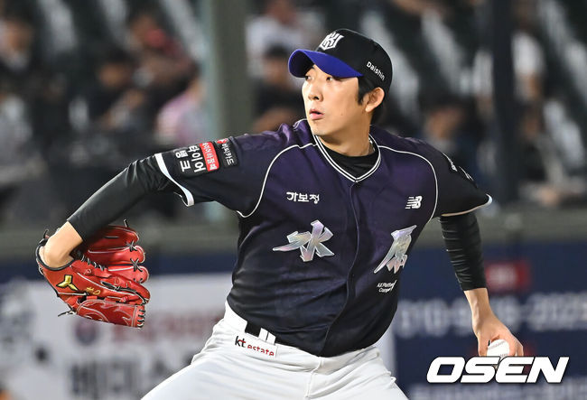 [OSEN=부산, 이석우 기자] 11일 부산 사직야구장에서 2026 신한 SOL KBO 리그 롯데 자이언츠와 KT 위즈의 경기가 열렸다. 홈팀 롯데는 김진욱이, 방문팀 KT는 로건이 선발 출전했다.KT 위즈 오원석이 역투하고 있다. 2026.09.11 / foto0307@osen.co.kr