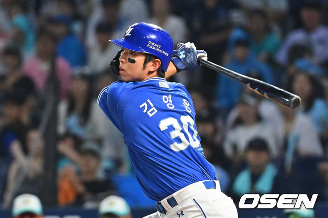 [OSEN=창원, 이석우 기자] 23일 창원NC파크에서 2026 신한 SOL KBO 리그 NC 다이노스와 삼성 라이온즈의 경기가 열렸다. 삼성 라이온즈 김영웅이 힘찬 타격을 하고 있다. 2026.08.23 / foto0307@osen.co.kr