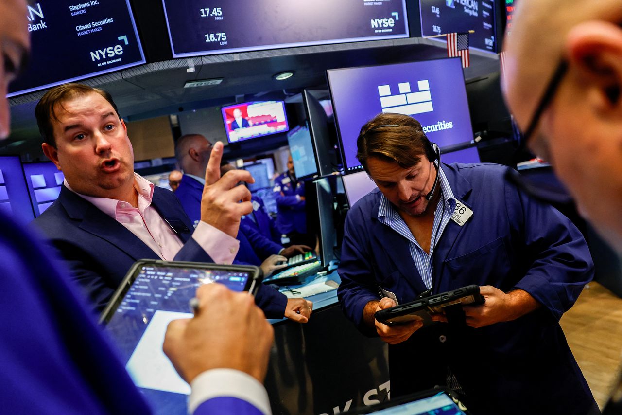 Traders work on the floor of the New York Stock Exchange (NYSE) in New York City, U.S., September 16, 2026. REUTERS/Jeenah Moon  〈저작권자(c) 연합뉴스, 무단 전재-재배포, AI 학습 및 활용 금지〉