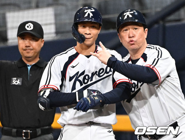 [OSEN=고척, 조은정 기자]류지현 감독이 이끄는 2026 아이치·나고야 아시안게임 야구 대표팀이 17일 오후 서울 고척스카이돔에서 상무와의 연습경기를 가졌다.야구 대표팀은 오는 18일 나고야로 이동한 뒤 21일 B조 조별예선 대만전, 22일 홍콩전, 23일 태국전을 치른 뒤 25일부터 26일까지 슈퍼라운드를 거쳐 27일 메달 결정전을 펼친다. 2회말 대표팀 박재현이 내야안타를 날리고 있다. 2026.09.17 /cej@osen.co.kr