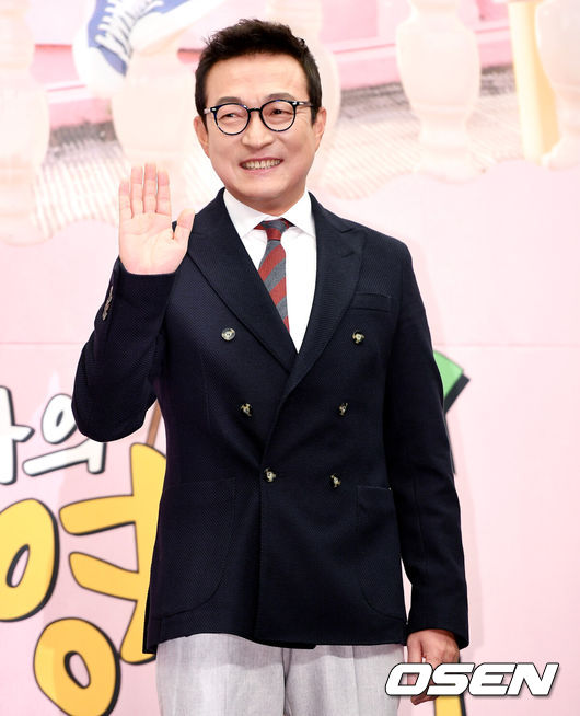 [OSEN=박재만 기자] tvN 새 예능프로그램 ‘나의 영어사춘기 100시간’ 제작발표회가 20일 오전 서울 마포구 상암동 스탠포드호텔 그랜드볼룸에서 열렸다.배우 이재룡이 참석해 자리를 빛내고 있다. /pjmpp@osen.co.kr