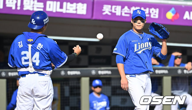[OSEN=부산, 이석우 기자] 20일 부산 사직야구장에서 2026 신한 SOL KBO 리그 롯데 자이언츠와 삼성 라이온즈의 경기가 열렸다. 홈팀 롯데는 김태균이, 방문팀 삼성은 원태인이 선발 출전했다.삼성 라이온즈 원태인이 4회말 1사 만루 롯데 자이언츠 나승범에게 1타점 안타를 맞고 아쉬워하고 있다. 2026.09.20 / foto0307@osen.co.kr