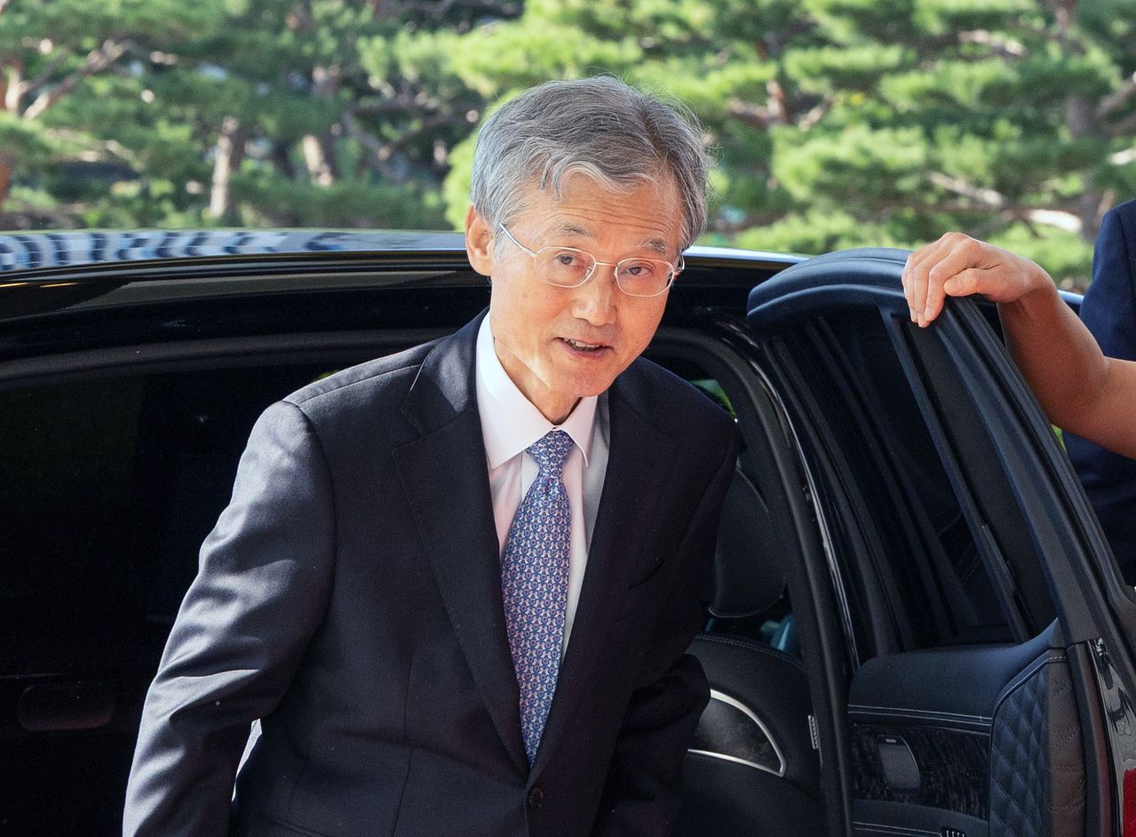 조희대 대법원장이 22일 오전 서울 서초구 대법원 청사로 출근하고 있다. 뉴스1