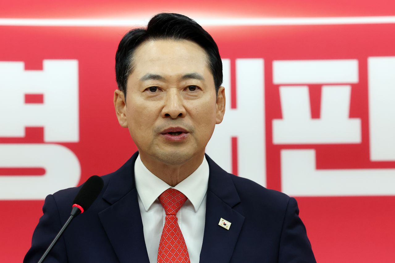 장동혁 국민의힘 대표가 22일 오후 서울 여의도 국회에서 조희대 대법원장 대법관 재제청 거부에 대해 기자회견 하고 있다. 뉴스1