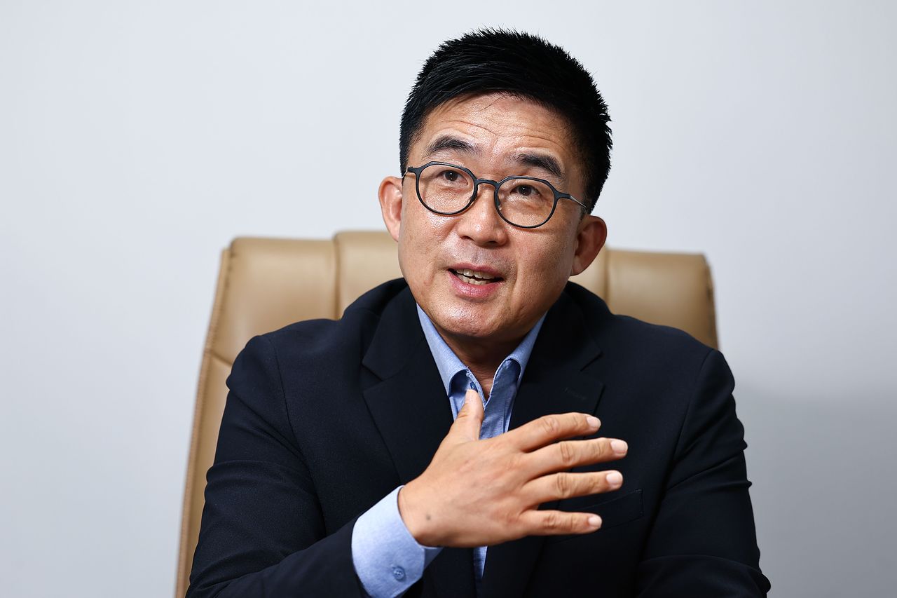 이상원 굿서비스 대표가 서울 마포구 사무실에서 중앙일보와 인터뷰 하고 있다. 김종호 기자