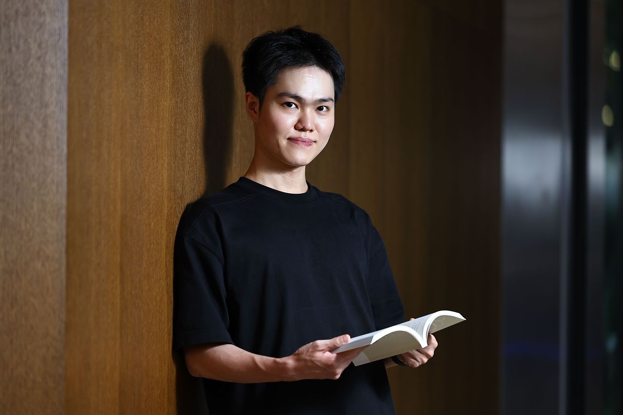  리트 최초 만점자 이진우씨가 서울 마포구 중앙일보에서 인터뷰 하고 있다. 김종호 기자