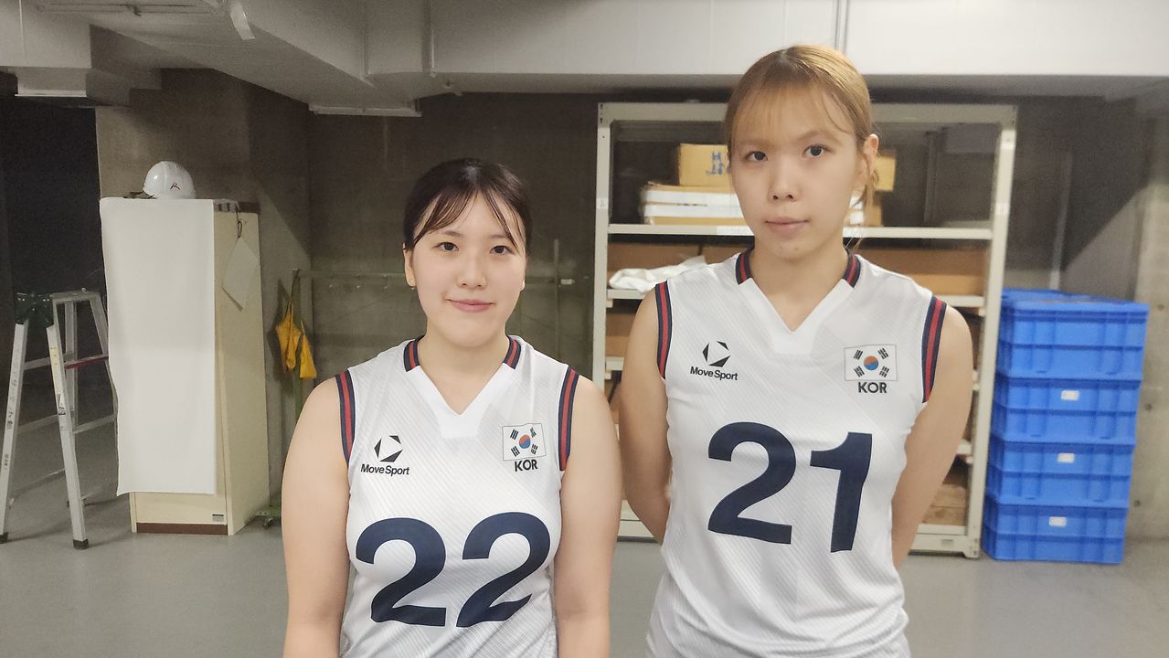 여자 배구 대표팀 김효임(왼쪽), 이수연. 오카자키=김효경 기자