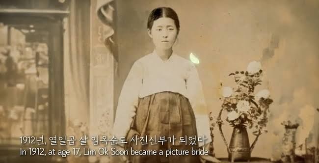 이진영 감독의 다큐멘터리 '하와이 연가'는 한인 3세 개리 박(Gary Pak) 작가의 실제 할머니인 '사진 신부' 임순옥씨 일화도 담았다. 1912년, 17세 나이에 ‘사진 신부’가 되어 ‘포와’라고 불리던 낯선 땅 하와이로 건너가 남편과 열 명의 자녀를 낳아 키웠다. 이 감독은 당시 하와이 한인 노동자들이 고국에 보낸 독립자금이 “지금의 화폐 가치로 무려 60억원에 달한다”며 “이들에게는 자신의 뒤를 잇는 아이들이 식민지 조국의 백성으로 살지 않게 하겠다는 꿈이 있었기 때문”이라고 전했다. 사진 나우프로덕션