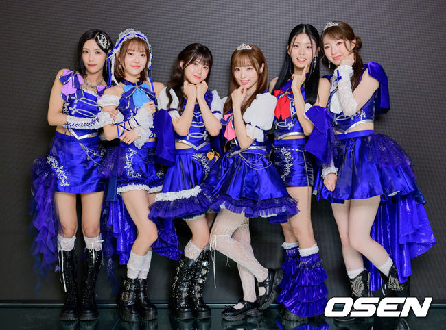 [OSEN=지형준 기자] 걸그룹 라잇썸(상아, 초원, 나영, 히나, 주현, 유정)이 22일 서울 성동구 큐브 엔터테인먼트 사옥에서 일본 데뷔 앨범 발매 인터뷰를 가졌다.올해 데뷔 5주년을 맞은 라잇썸(LIGHTSUM)이 일본 데뷔에 나서며 2년 만에 완전체로 돌아온다. 지난 16일 짝사랑의 설렘을 담은 타이틀곡 'どうして(Doshite)'를 선공개한 라잇썸은 다큐멘터리 'Re:Idol'로 2년 만의 치열한 도전기를 보여줬으며, 23일 미니 앨범을 정식 발매하고 주요 도시 프로모션과 대규모 페스티벌 무대에 오르는 등 본격적인 글로벌 행보에 박차를 가할 예정이다.라잇썸이 포즈를 취하고 있다. / jpnews@osen.co.kr