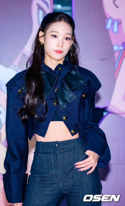 [OSEN=민경훈 기자] 8일 오전 서울 성동구 에스팩토리에서 올데이 프로젝트 1st EP 'ALLDAY PROJECT' 발매 기념 팝업 스토어 오픈 이벤트 포토콜이 열렸다.이 자리에는 올데이 프로젝트(ALLDAY PROJECT, 올데프)의 멤버 애니, 타잔, 베일리, 우찬, 영서가 참석했다.올데이 프로젝트 애니가 입장하며 포즈를 취하고 있다. 2025.12.08 /rumi@osen.co.kr