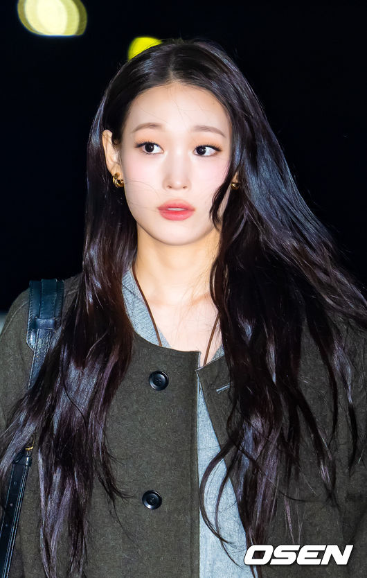 [OSEN=인천공항, 민경훈 기자] 그룹 올데이 프로젝트(ALLDAY PROJECT, 올데프)가 27일 오전 해외 일정차 인천국제공항을 통해 출국했다.올데이프로젝트는 이날 2025 MAMA AWARDS(2025 마마 어워즈) 참석하기 위해 홍콩으로 출국했다.올데이프로젝트 애니가 출국장으로 향하고 있다. 2025.11.27 /rumi@osen.co.kr