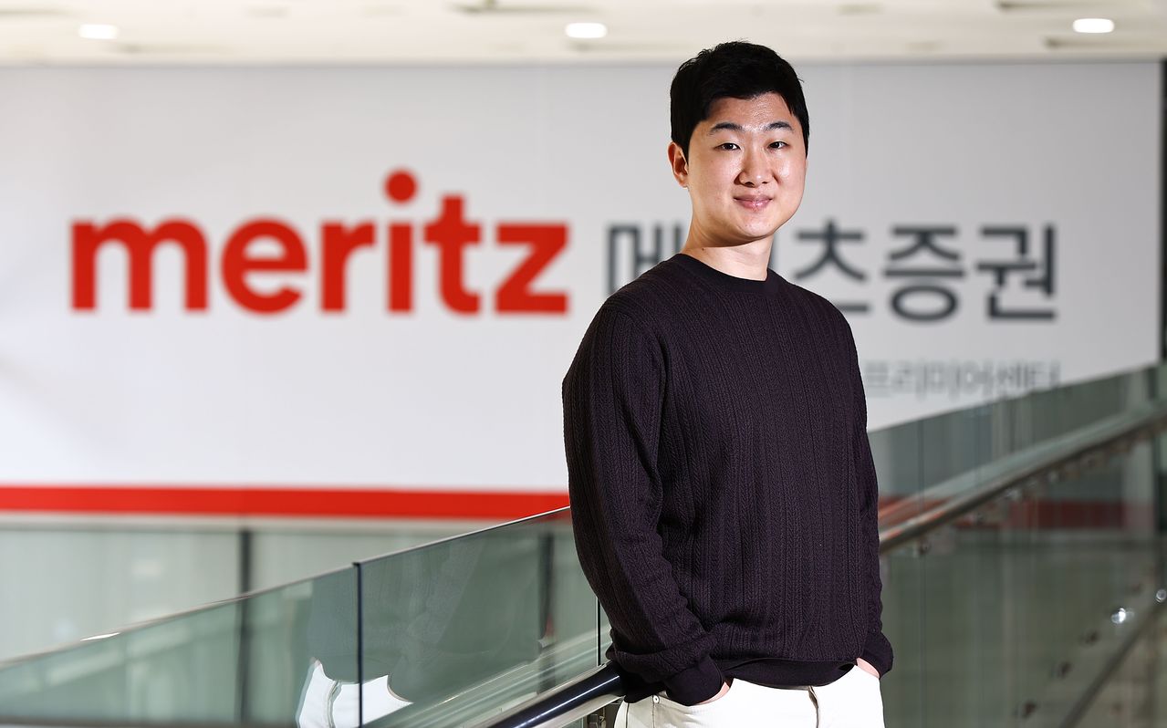 박종윤 메리츠 광화문프리미어센터 프라이빗뱅커(PB)가 8일 중앙일보와 인터뷰 하고 있다. 김종호 기자