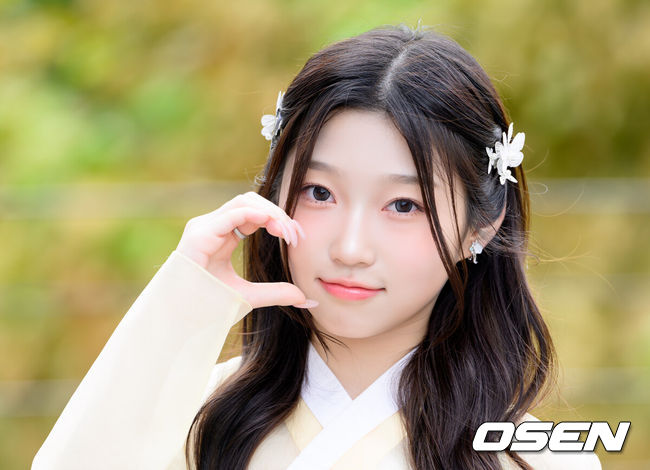 [OSEN=이대선 기자] 그룹 유스피어 로아 한복 인터뷰 2026.09.17 /sunday@osen.co.kr