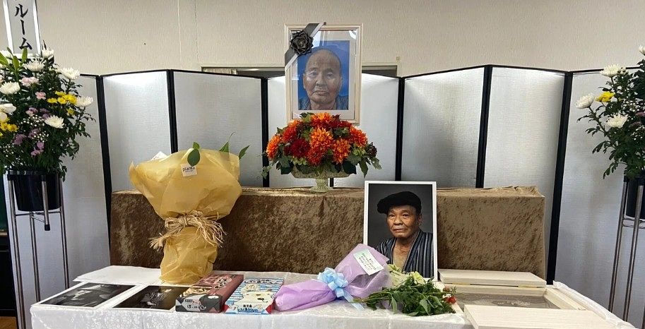 2024년 8월 가마가사키에서 열린 한 무연고 고령자의 장례식. 배웅회가 사후 유골 처리 등에 관여하며 장례식 준비를 도왔다. 사진 비영리단체(NPO) ‘코코룸’ 홈페이지 캡처