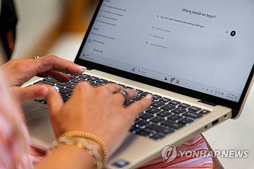 AI를 활용하는 모습. AP=연합뉴스