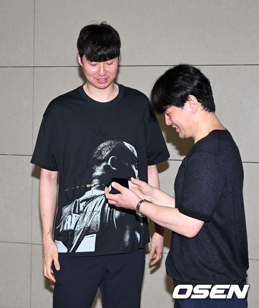 창단 첫 우승 안긴 이현중, 우승 반지를 받아줘