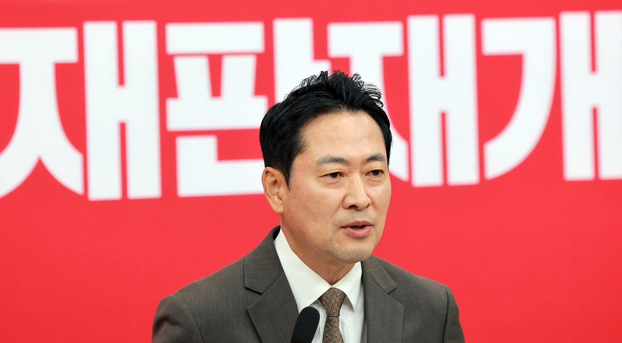 국민의힘 장동혁 대표가 27일 국회에서 농지 전수조사, 비무장지대(DMZ) 지뢰폭발 추정 사고 등 현안과 관련해 기자회견을 하고 있다. 연합뉴스