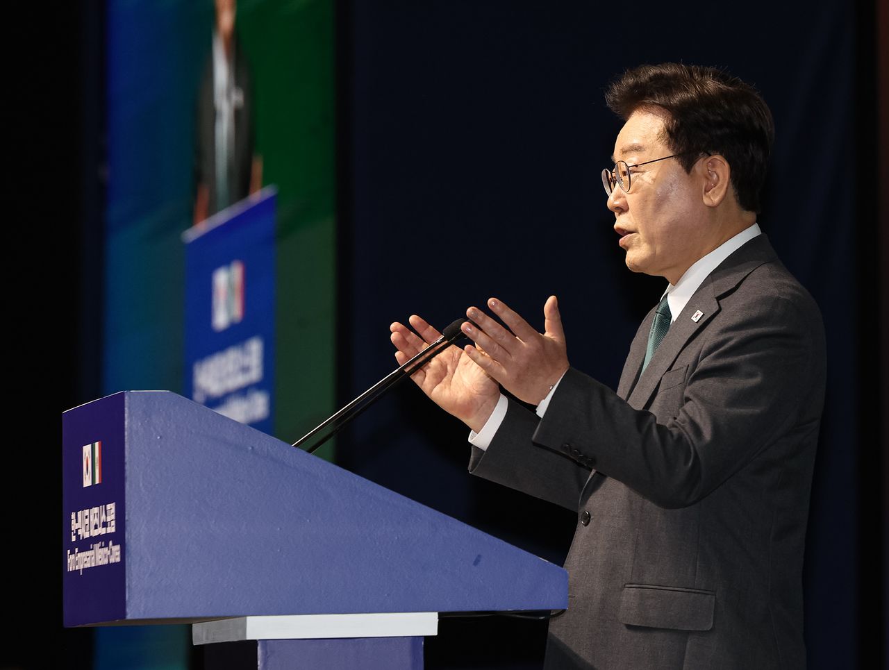 이재명 대통령이 25일(현지시간) 멕시코 멕시코시티 월드트레이드센터에서 열린 한·멕시코 비즈니스포럼에서 발언을 하고 있다. 뉴스1