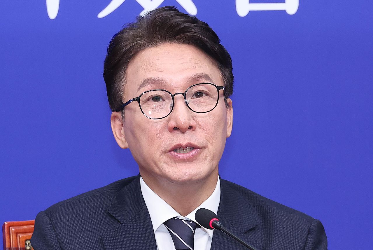김민석 더불어민주당 대표가 28일 국회에서 열린 최고위원회의에서 발언하고 있다. 임현동 기자