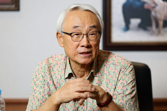 김두영 전 청와대 비서관은 1974년 8월 15일 문세광의 총탄을 맞고 서울대병원에 실려 온 육 여사의 '마지막'을 함께했다. 당시 34세 청년이었다. 사진은 지난 2024년 중앙일보와 인터뷰한 김 전 비서관. 중앙포토