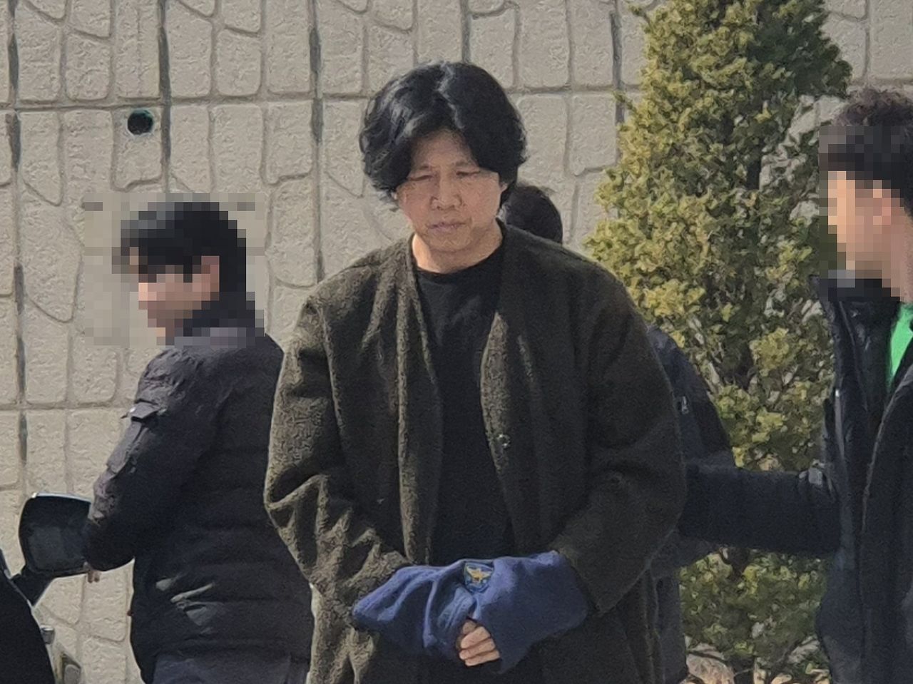 영장심사 출석하는 시나위 보컬 김바다. 연합뉴스 