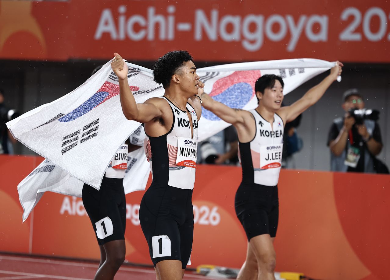 기뻐하는 조엘진   (나고야=연합뉴스) 윤동진 기자 = 28일 일본 아이치현 나고야 미즈호 공원 육상 경기장에서 열린 2026 아이치·나고야 아시안게임 육상 남자 400m 계주 결선에서 동메달을 획득한 대한민국 대표팀 나마디 조엘진이 기뻐하고 있다. 2026.9.28   mon@yna.co.kr (끝)  〈저작권자(c) 연합뉴스, 무단 전재-재배포, AI 학습 및 활용 금지〉