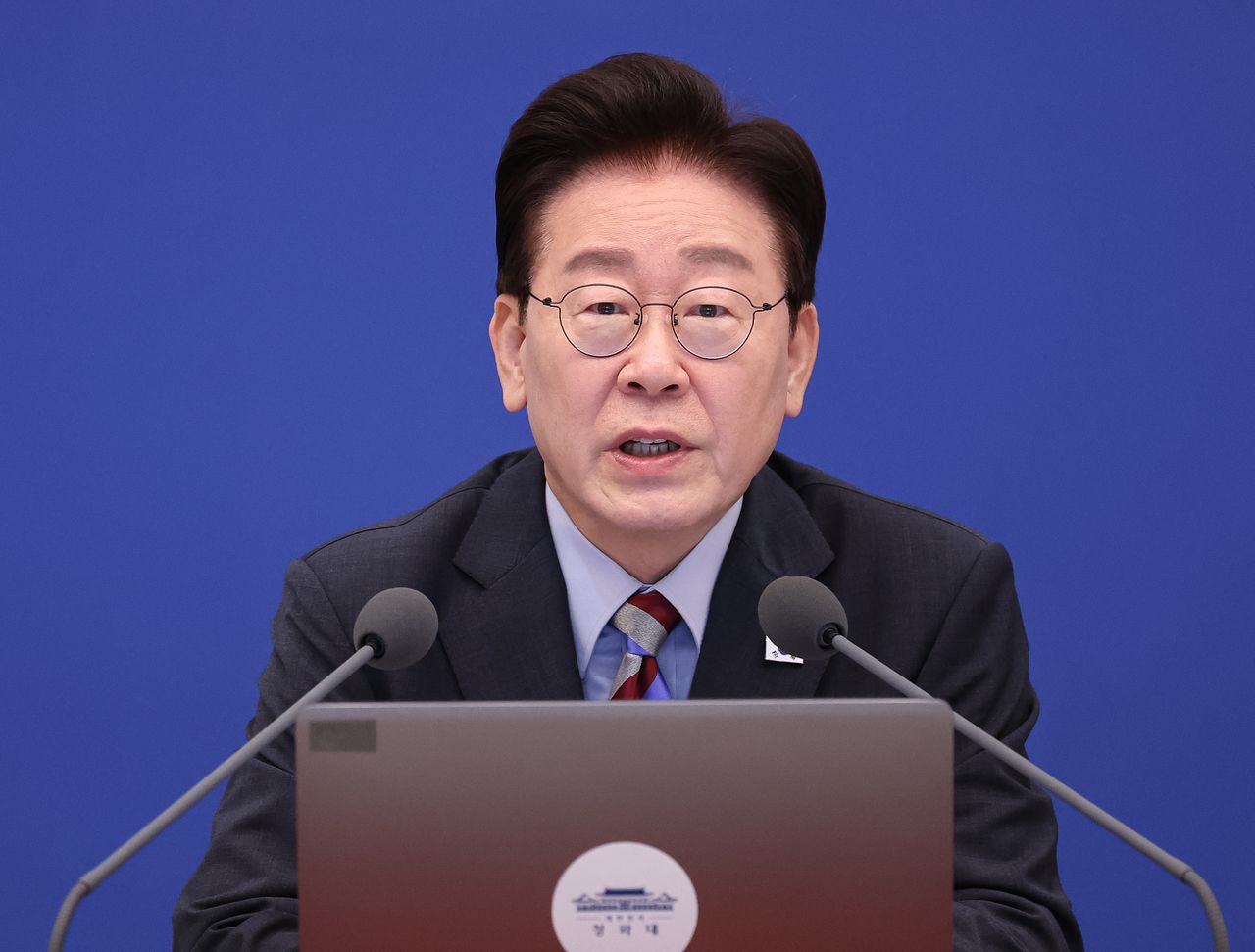 이재명 대통령이 29일 청와대에서 열린 국무회의에서 발언을 하고 있다. 뉴스1